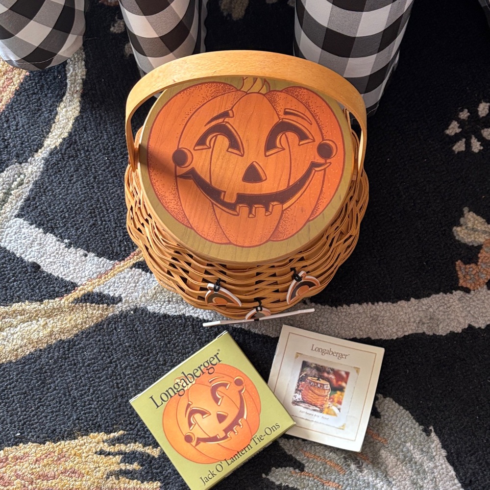 Longaberger Pumpkin Basket with Lid - Tan and Orange - Picture 2 of 3